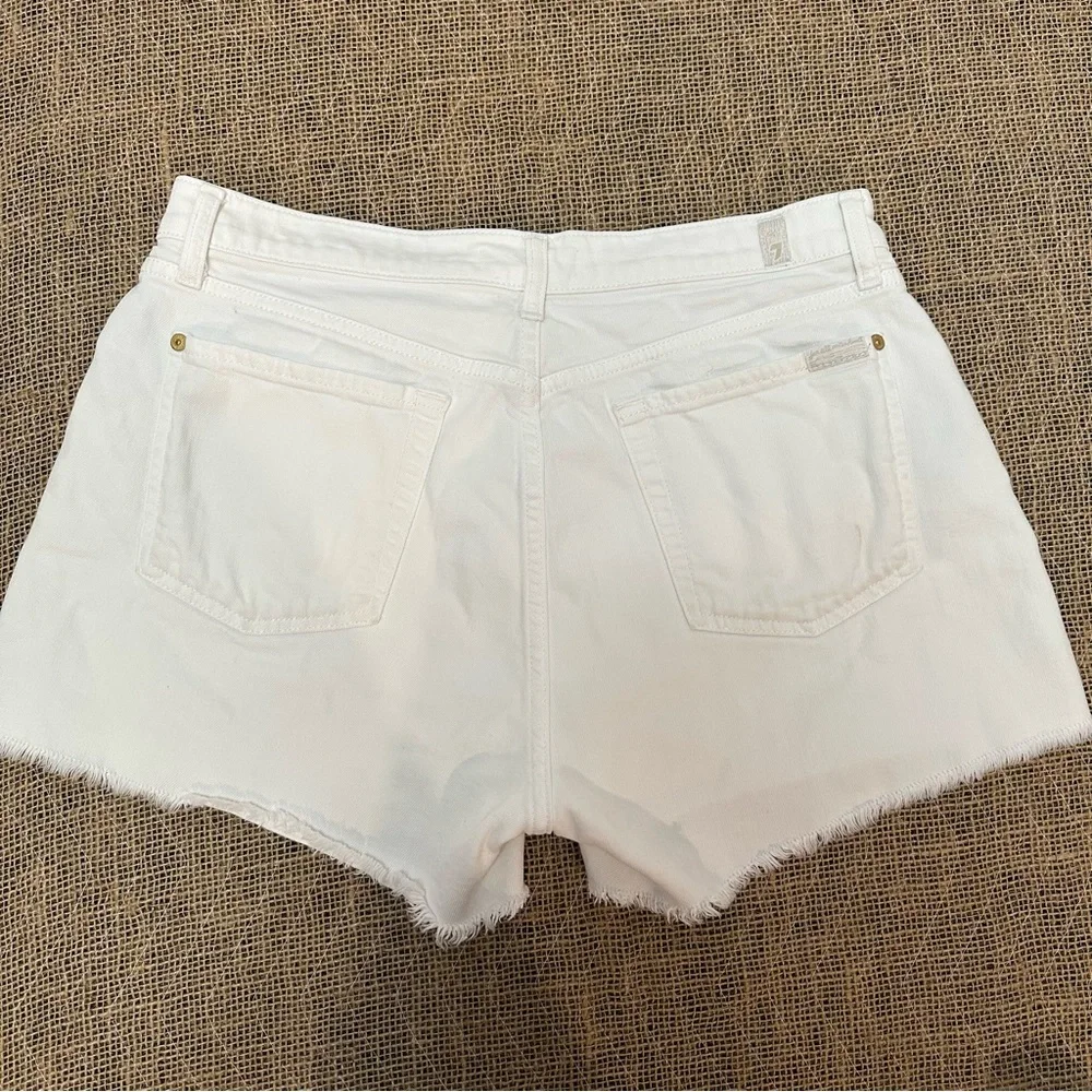 7 FOR ALL MANKIND‎ S-29 HIGH WAIST SHORT RAW HEM WHITE CUT OFF SHORTS 🤍